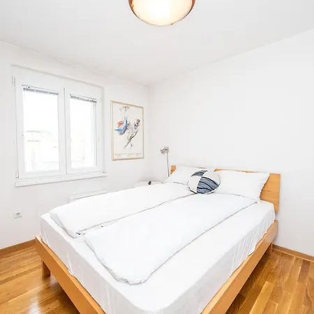 아파트 Cosy 2 Bdr In The Heart Of The *