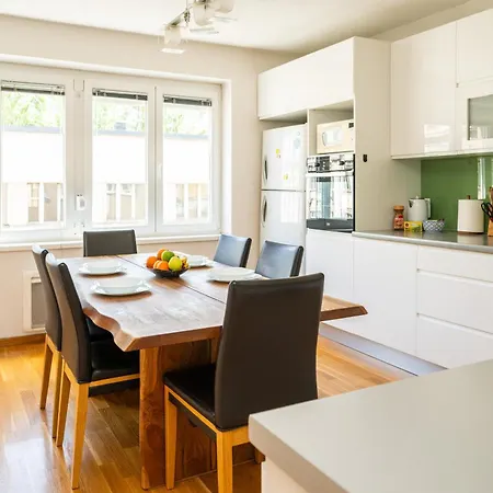 아파트 Cosy 2 Bdr In The Heart Of The *