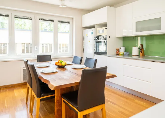 Cosy 2 Bdr In The Heart Of The דירה *